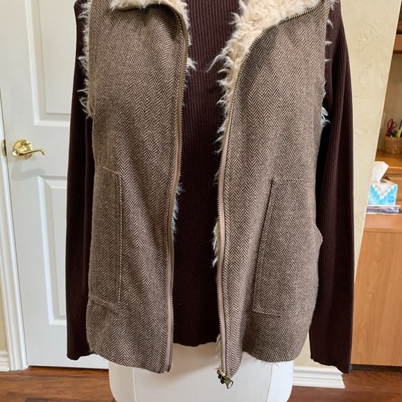 Super cute reversible vest, size S - Picture 5 of 8